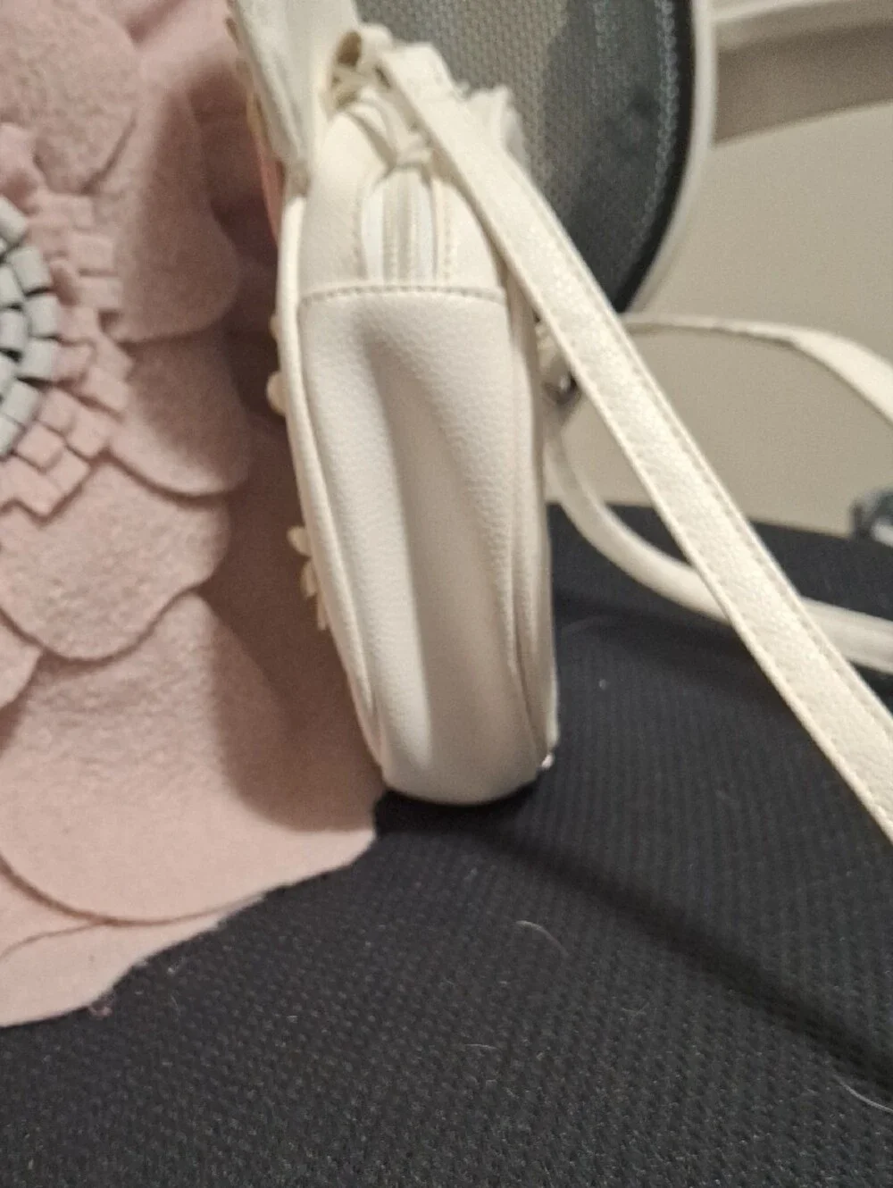 Disney White Daisy Ear Crossbody with Pink Glitter Bow and Minnie Mouse Charm